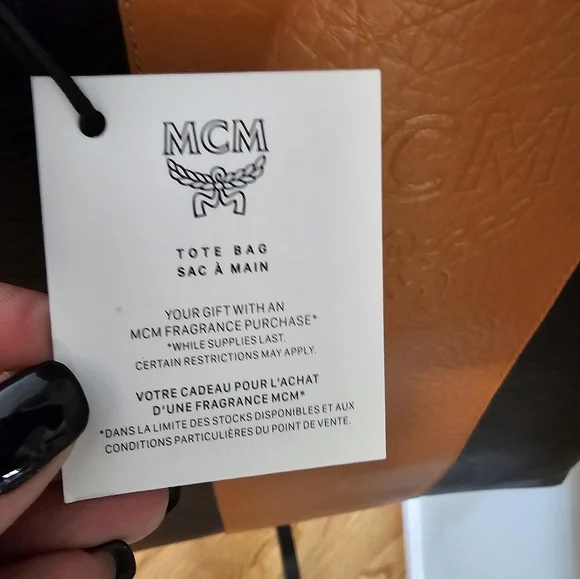 MCM Black and Gold Tote Bag Great for traveling! - Picture 4 of 7